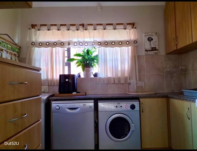 4 BEDROOM HOUSE FOR SALE IN FRAAIUITSIG